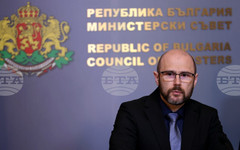 Прокуратурата трябва да отговори на въпросите относно имунитетите на кандидатите за депутати, каза министър Андрей Янкулов