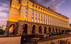 "Виж какви портокали - от "Яфата" са... А какво ли няма в "Гастроном". На днешната дата е открит ЦУМ