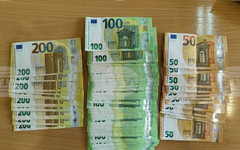 Трима са задържани при полицейска операция в Шуменско за престъпления срещу политическите права, иззети са близо 15 000 евро и списъци с имена