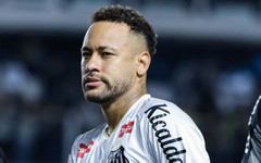 Неймар с пореден гаф, влезе в грозна разправия с фен