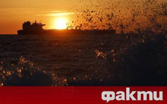 Заловен от Франция танкер, свързван с Русия, напусна френските териториални води след плащането на глоба