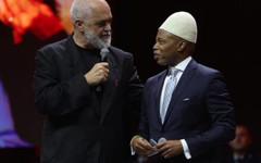 Бившият кмет на Ню Йорк получи албанско гражданство