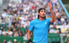 Циципас свиква с новата си реалност в долната половина на топ 100