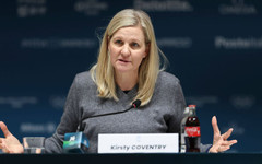 Шефът на МОК Кърсти Ковънтри призова Европа да осигури политически неутралитет в спорта