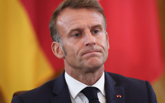 Макрон призова учениците да оставят телефоните и да хванат книгите