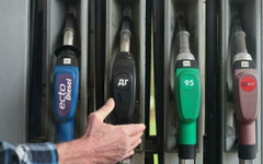 Само 210 934 души получават компенсации за скъпите горива през март