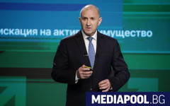 Ройтерс: Бившият проруски президент на България води в изборната надпревара с антикорупционна платформа