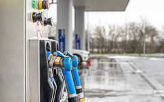 Фермери блокираха рафинерия в Ирландия, което доведе до недостиг на гориво в почти половината бензиностанции