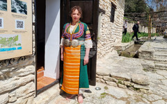 Възстановена шивалня в "Двореца" в Балчик представя възродени техники за изработка на носии, златен филигран и копринени тъкани