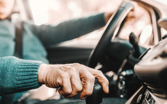 88-годишен без книжка и с кола без номера причини катастрофа в Свищов