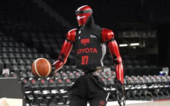 Toyota демонстрира в действие баскетболен робот от следващо поколение