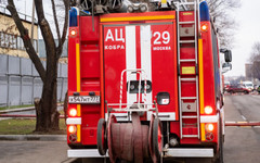 Русия продължава да се бори с пожара в петролен склад в Туапсе