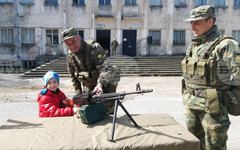 Ден на отворените врати в 42-ри механизиран батальон край Ямбол събра посетители на различна възраст