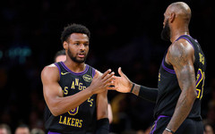 ЛеБрон Джеймс очаква с нетърпение да играе със сина си Брони в плейофите на НБА