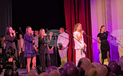 Езиковата гимназия в Ловеч отбеляза тържествено своя празник