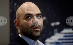 Роберто Савиано беше оневинен по дело срещу Матео Салвини