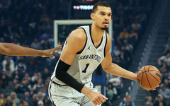 Виктор Уембаняма бе удостоен с наградата "Меджик Джонсън"