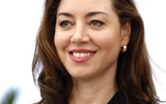 Обри Плаза показа бременното си коремче за пръв път