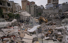 Най-малко 13 са убитите при израелски удари в ливанския град Тир преди влизането в сила на примирието между Израел и Ливан