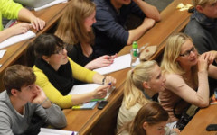 Златна възможност за мнозина младежи: Обединеното кралство отново ще е част от "Еразъм+"