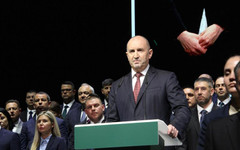 Радев пак защитава Путин - ''Крим е руски'' била реалистична позиция