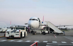 КНА: Съобщенията, че самолетното гориво в ЕС ще стигне за шест седмици, са "неточни", каза еврокомисарят по устойчив транспорт Дзидзикостас