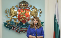 Нека да гласуваме, но да мислим и за деня след изборите, когато ще живеем и ще работим заедно, каза президентът Илияна Йотова