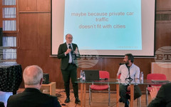 Въпросът не е в това да сме противници на придвижването с автомобили, а да намерим правилния баланс, каза арх. Паоло Гандолфи на конференция за веломобилност