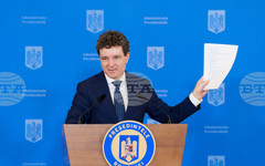 Граждански организации в Румъния критикуват в отворено писмо президента Никушор Дан, че не спазва предизборните си обещания