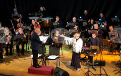 Камелия Тодорова и Симфониета – Шумен поднесоха в Ямбол "Симфония от мечти", която завърши с много аплодисменти и два биса