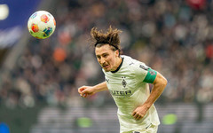 Капитанът на Борусия (Мьонхенгладбах) ще запази лентата си въпреки протестите на феновете