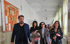 Популярни личности гостуваха в Основно училище "Св. св. Кирил и Методий" в град Николаево в рамките на кампанията "Походът на книгите"