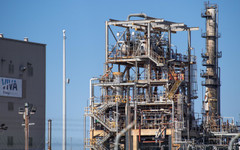 Голям пожар избухна в рафинерия в Австралия