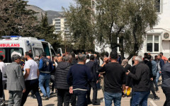 83-ма задържани след кървава баня в турски училища