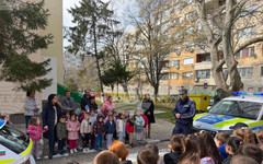 Сливенската полиция организира беседи в детски градини и училища по теми, свързани с пътната безопасност
