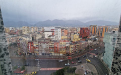 Четирима души са задържани във връзка с голям пожар в блок в Тирана