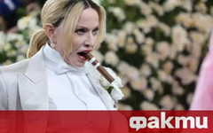 Мадона промотира новия си албум с широко разтворени крака