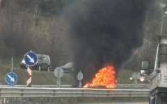 Автомобил изгоря до основи край Владая