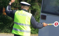 След гонка с полицията: Мъж катастрофира и се барикадира в къща в Бяла черква