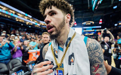 НБА тресна солена глоба на ЛаМело Бол