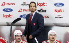 Скандал в Швейцария! Уволниха селекционер заради фалшив COVID сертификат