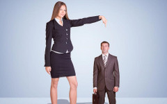 Любов без мерки: Британка с ръст 193 см и по-ниският ѝ партньор разбиват стереотипите