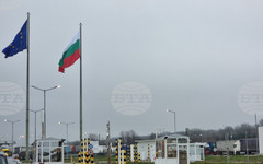 Интензивен е трафикът на изход за товарни автомобили на граничните пунктове "Капитан Андреево" и "Лесово"