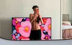 Бивша на Хамилтън със секси селфита в огледалото