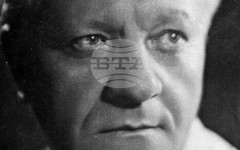 Театърът трябва да култивира у човека хубави чувства, казва Стефан Савов (1896-1969)