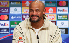 Компани гарантира, че евентуално спечелване на титлата утре няма да разсея Байерн