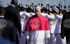 Папа Лъв Четиринадесети изрази съжаление, че изявленията му, отправени на обиколката му в Африка, се тълкуват като дебат с Тръмп