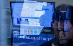 Пазарите отчитат рекорди, но корпоративните прогнози охлаждат оптимизма