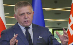 Фицо: Пакостите на САЩ, Израел и Украйна доведоха до недостиг на петрол и газ, а ЕС е обсебен от Русия