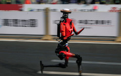 Хуманоиден робот подобри човешкия световен рекорд в полумаратона